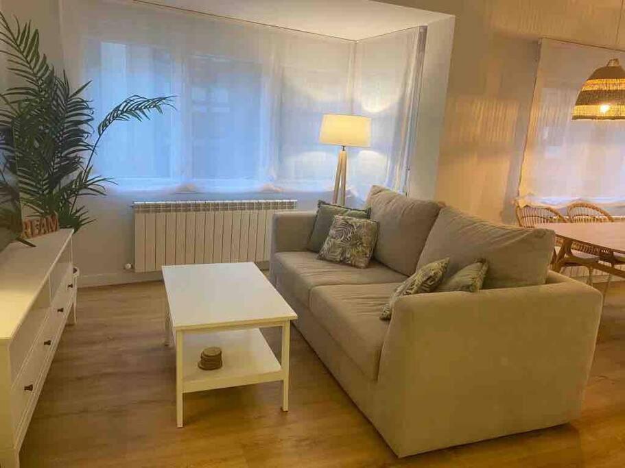 Apartamento A Estrenar En Centro Gijon. Fibra-Tv מראה חיצוני תמונה