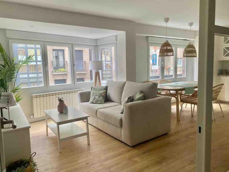 Apartamento A Estrenar En Centro Gijon. Fibra-Tv מראה חיצוני תמונה